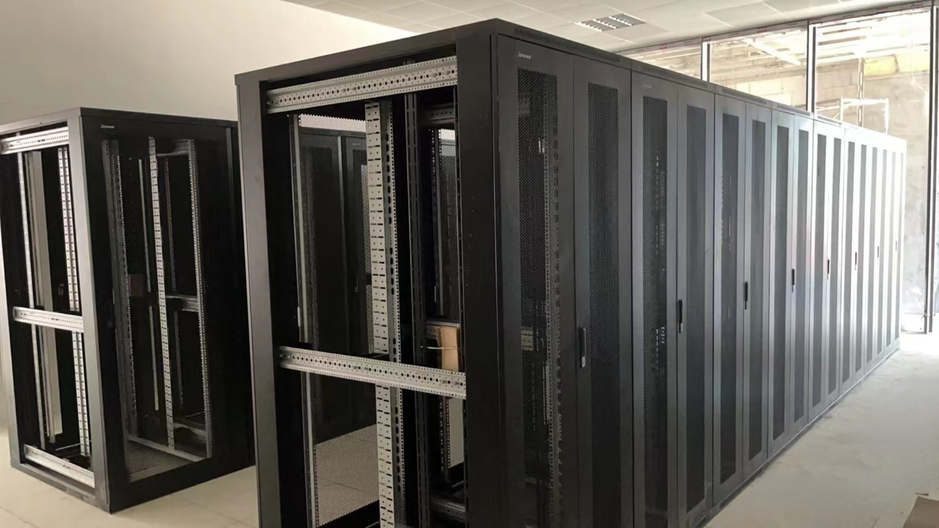 精致森藍冷通道機柜為阿里巴巴菜鳥網(wǎng)絡總部項目供貨